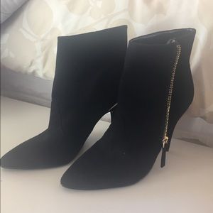 GUESS Ankle Boots 🔥